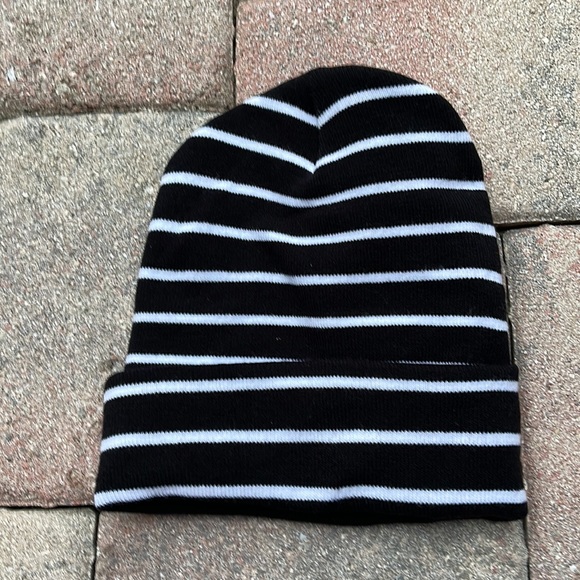 VANS BREAKIN CURFEW KNIT CUFF BEANIE ADULT HAT BLACK WHITE VN0A5GUV2UC WOMENS - Picture 16 of 16